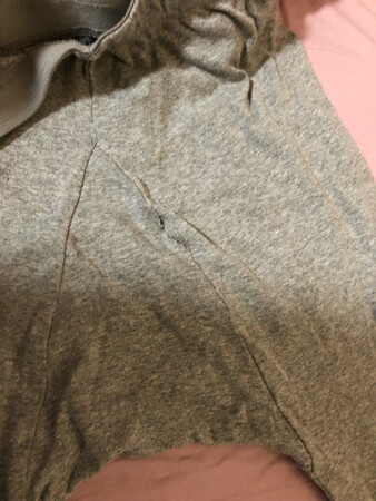 买了4件，价格不贵，但质量不行，洗了一次一条裤子就屁股开线了？