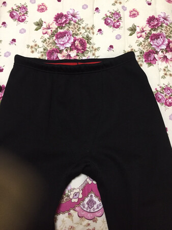 衣服穿着很厚实暖和，价格合适，个人很喜欢