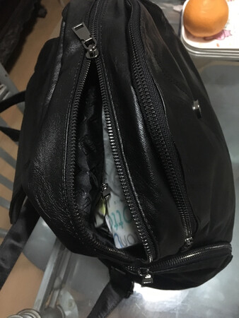 和描述不符，主袋不是双向拉链，其它基本满意
