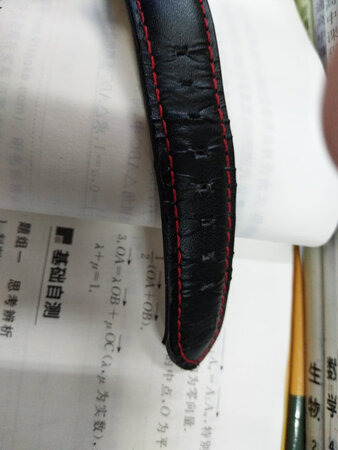还不错 表带有点硬 通病？？？