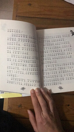 纸张质量好，印刷清晰，图画精美，故事有趣，孩子喜欢