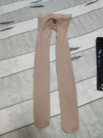 这些裤袜质量挺好的，穿着很舒服，女儿很喜欢穿。