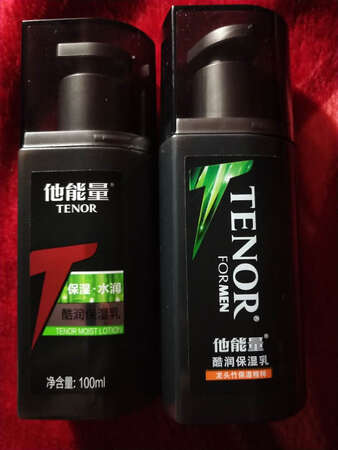 右是实体店买的非常好用 左是网上买的像水一样用了还过敏