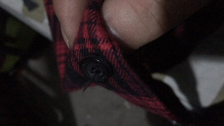 衣服还行，就这个扣子快掉了，一打开我就发现了