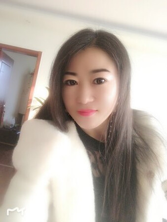 穿着很暖和，这个价钱很公道，最主要的是非常的漂亮，很支持这家店，不仅给自己买了，给妈妈和婆婆各买了一个袄子，都很漂亮