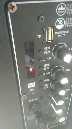 充了一晚上电了还是这个样子，说明书上说充电八小时就行了，是指示灯坏了吗？