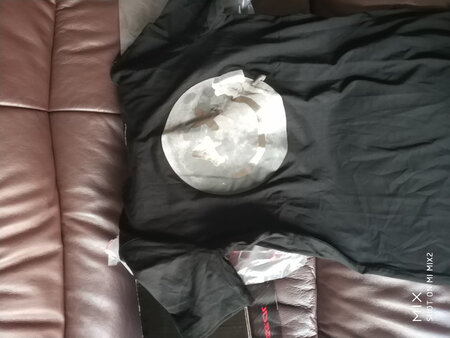 包装挺好就是衣服。皱皱的好像旧衣服一样。不知道咋回事。