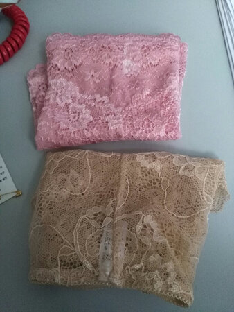这是赠品哦，！内衣挺好的，质量很棒，就是均码对于我这个小个子的人来说太长了点！