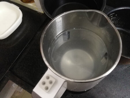 豆浆机不错 豆浆不用过滤 干湿豆都不用 预约很好用 声音不大 清洗不是很方便 有两个地方会粘住