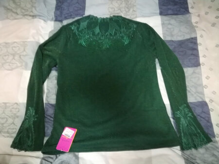 衣服挺好的！！！绒里也舒服！！！就是车工好像一般般！！