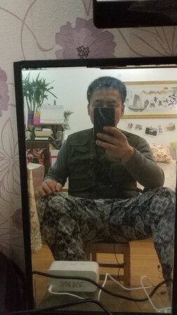 到货很快，款式是我想要的。颜色正，版型很好!