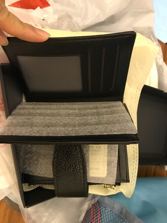 钱包的的大小合适，容量也很大，质量也不错！