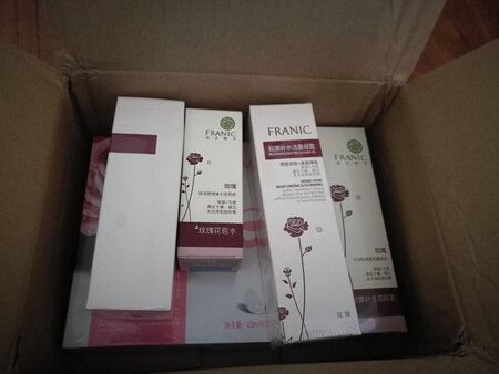 双十一的时候买的，赶上做活动，价格很实惠，这个套餐还额外送了面膜。用这个牌子几年了，洗了脸上不紧绷，还滑滑的，非常舒服，非常满意，非常喜欢?