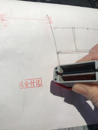 字迹清晰，操作方便，自动翻转，不易污染。很好很实用。买了一些常用的做账用