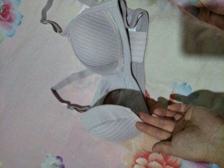 内衣比我想像的要质量好，很喜欢，现在还在孕期，哺乳期正好也能穿，挺好，好评！经济实惠的价格两件装，弹力挺大的，还有加长的扣，穿上也舒服。客服态度不错，好评！