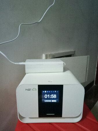 开始配置WiFi时搞了20分钟，老是提示ssid /pass 不可用，直接上网线，登上后提示升级，重启后我再配WiFi竟然成功了，操作界面简单易懂，上传下载也很快，唯一不方便就是不持在线式直播音乐和视(要缓存才播)，希望以后支持，等下再测试下Sa**a