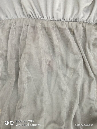 买衣服特别注重栽缝针线条，太贵质量也不太好而且还掉线