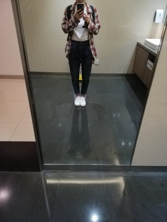衣服料子和版型都挺好，很愉快的一次网购