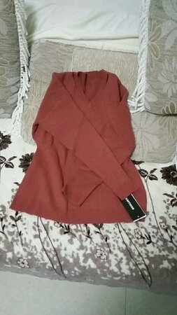 看着质量还可以，这款衣服尺码偏大，希望给各位一个提示比平时穿的衣服要小一码才行，颜色和领子非常喜欢，大一丢丢也可以接受，穿的挺好看的。