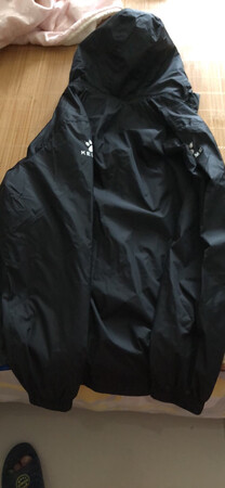 物流给力，服务好，衣服挺好看的防风防雨特别实用。