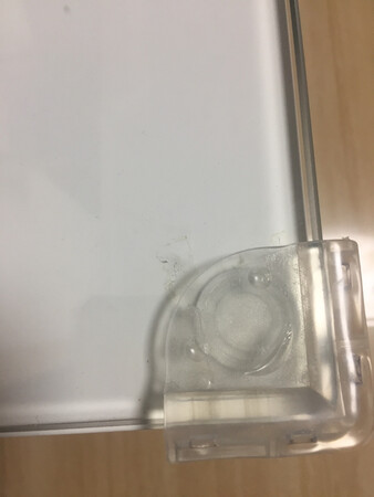 玻璃很不错，看着很厚实，边缘也处理的很光滑。很满意