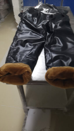 宝贝收到了，迫不及待的试了一下，大小合适，长短也还可以，物流也非常的快，总之很满意。好评，质量等穿段时间了再追评。先五星好评