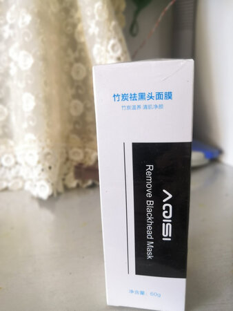 为大家分享几个简单方法小窍门养出白肌。　　糖茶水美白法　　取适量的红茶叶放入面膜碗中，然后添上少量的红糖，用沸水冲泡，等冷却后再倒入些许面粉，混合搅匀成糊状，洁面后直接涂抹在脸上，15分钟清洗干净，长期坚持有很好的美白效果，还可以消除脸上的粉刺，去除多余的油脂哦。