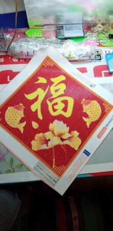 画粘完才来评价的,颜色丰富,钻量也富余很多,好评