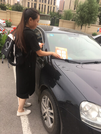 它并没有亮过，不过除了不能亮之外其他的都还可以，质量也还行