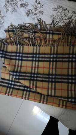奢侈品都在京东上购买，我个人觉得比较安全放心。包装盒感觉非常高大上啊