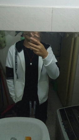 质量好，手感摸起很舒服，不厚，春秋可穿。太满意了