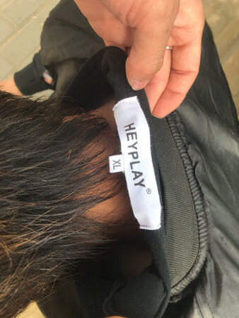 买回来的衣服和图片都不一样 假货。醉了