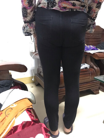 裤子柔软舒适透气大方得体，老婆喜欢。