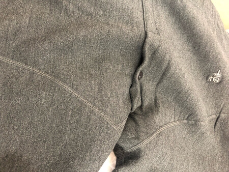 非常的保暖、很贴身，就是这次的颜色不是那么的正，外面摸着感觉没上一次的好。不过里面都是一样的。