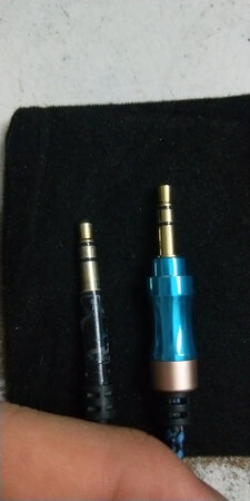 插上去听歌只有伴奏了…人声变得超小声…可以说是听不见了