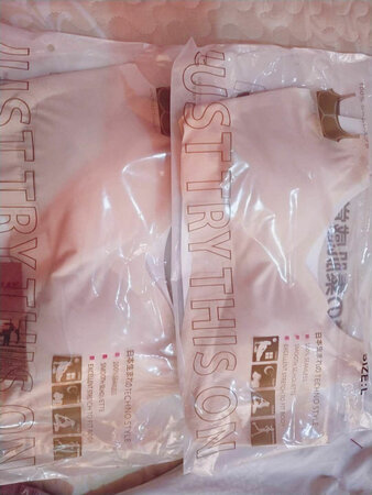 颜色好粉嫩~超级有少女感觉，是我想要的内衣~卖家包装的好贴心，收到非常完美~满意的购物