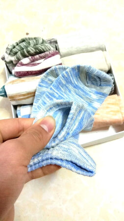 10双长袜子  挺厚的不错很满意  这个价物有所值了