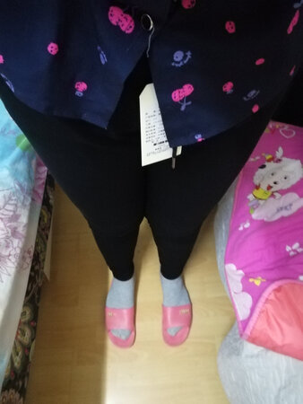 很好看的。一次买了两条裤子。是棉的。穿起来很舒服。
