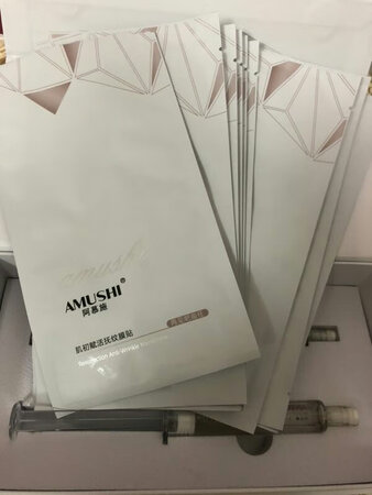 我眼镜细纹很严重还有眼袋·收到后晚上特意先敷了一边.真的有效果嘿，真的非常开心，坚持用下去相信会有明显改善的