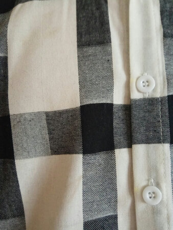 顺丰物流超快，预期到达！衣服版型不错，其他还需要努力，客服服务态度很好！好评！