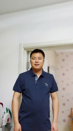 一直有关注这个牌子的衣服，但总不知道穿什么号合适，第一次小了，身高180,80kg，穿190码合适，没买的可以作为参考。衣服做工不错，也挺舒适。深色比较稳重。