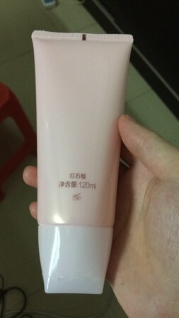 跟之前买的有点不一样，不知道好不好用滋养霜量太少了。