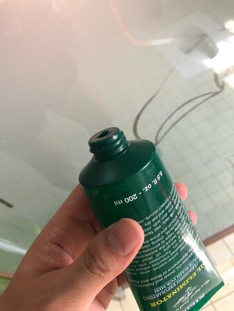 感觉不像是原装的，像打开用过，口子上的盖膜没有