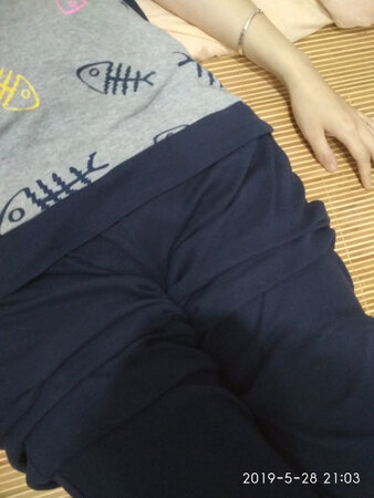 冲着京东自营买的，质量还不错。就是领口太大了。
