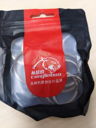 钥匙扣今天收货了，发货和物流都很快。钥匙扣做工质量不错。