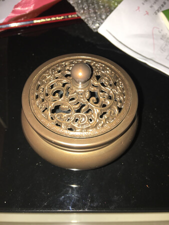 快递给力态度好！外观好看有份量！很沉！