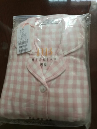 手感还好，挺厚实的，不知道是否缩水，颜色与图片一致，物流比较快，赞