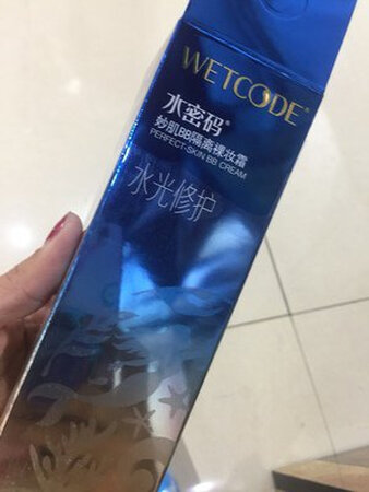刚试用，是和我以前用的一样，实体店没有卖的了，本来抱着试试看的态度买的，没想到就是我想要的那个，而且价格超级美丽，以后就选你家了???