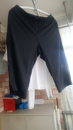 面料很舒服柔软舒适，吸汗透气，去年夏天就买了两个，今年接着两件xl的，物流很快很给力。