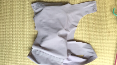这个内衣比想象的还要舒服，手感柔软细腻！还想买一件，就是可惜不怎么会吸汗。